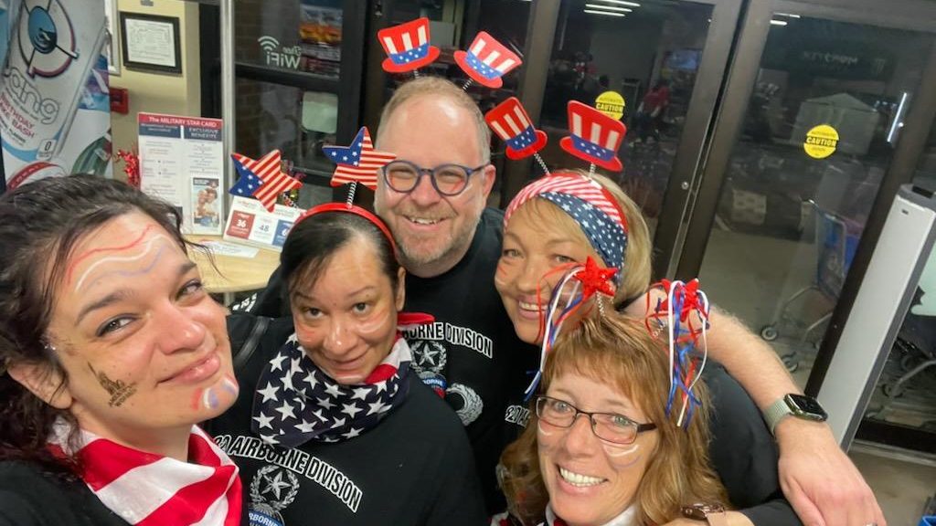 52389206114_c84d57639c_o <b>Karolyn Madera, behind her Cheryl Chevis, male Dale Killip, Natalia Meyer and Me.