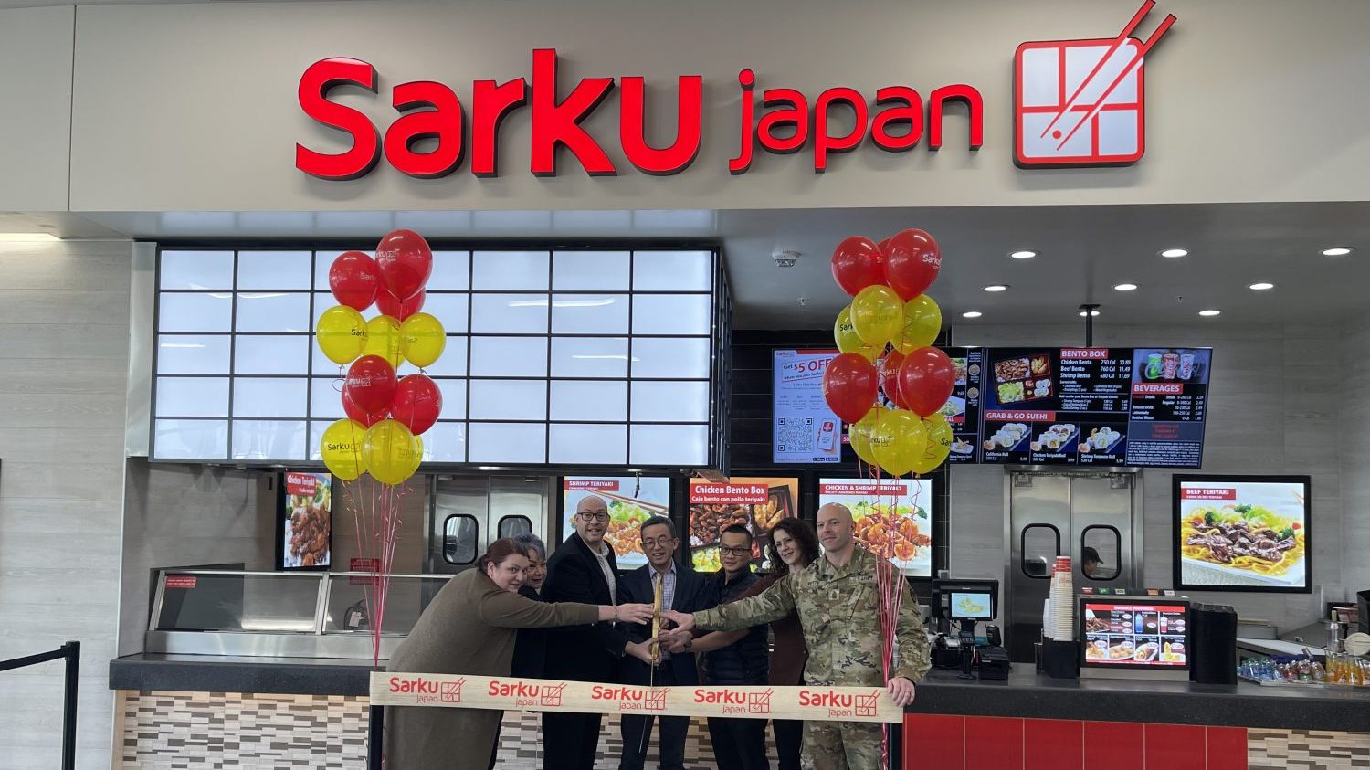 JBLM_Sarku <b>Carrie Cammel, NW Region VP
Liz Gonzalez, Services Business Tech
Matthew Beatty, GM
Winston Cheuk, Chief Program Manager-Sarku
Kah Yin Chan, Regional Director of Operations – Sarku
Kathleen Phelps, SBM
Waylon Petty, Garrison Command Sergeant Major</b>