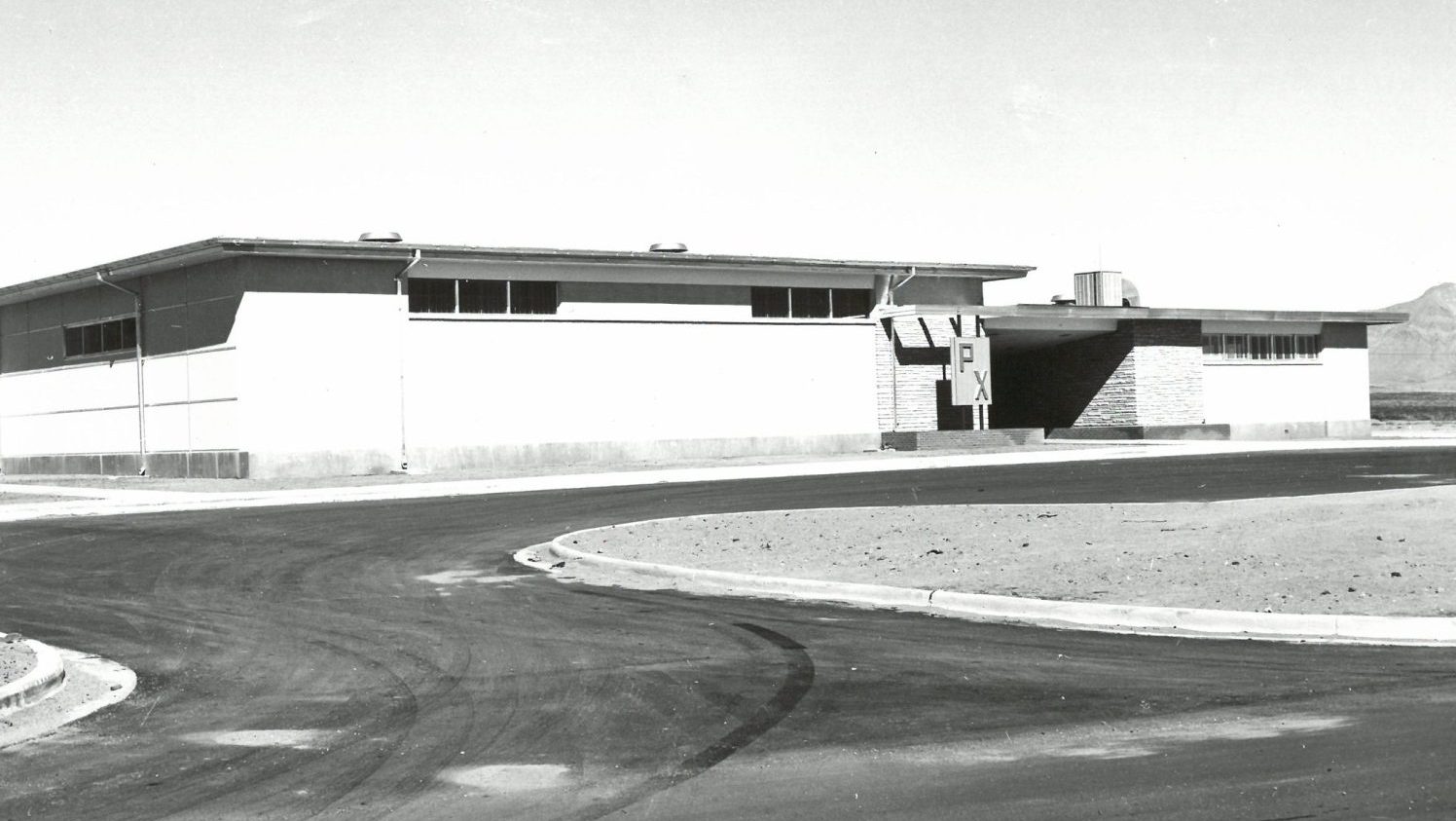 White Sands Missile Range Exchange 1959 <b>The White Sands Exchange, circa 1959. Four thousand people attended the grand opening.</b>