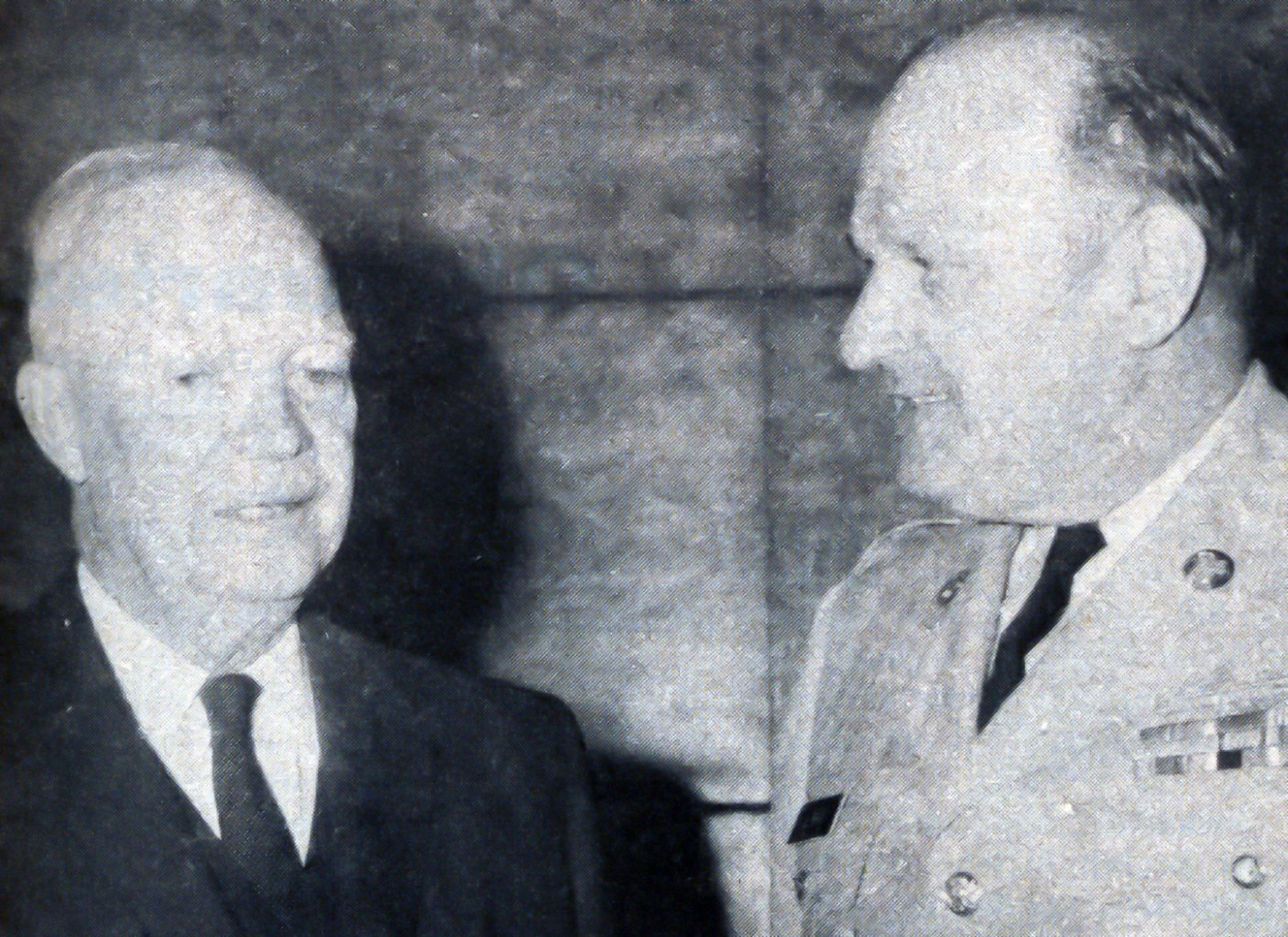 <b>In 1964, Ted Liska put on his sergeant’s uniform and served as an interpreter for former President Gen. Dwight Eisenhower when the World War II Allied commander led 20th anniversary ceremonies marking the D-Day invasion.