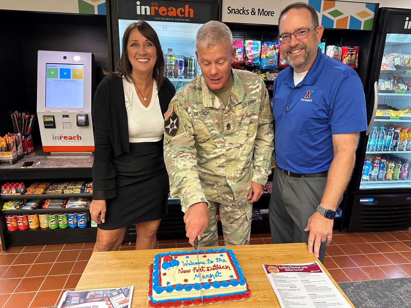 <b>From left: USConnect VP National Account Sales NE Region Laurie Appugliese
Command Sgt. Maj. Erick Detrich, Garrison Command
Exchange SBM Scott Brintnall celebrate the opening of a 24/7 self-serve market at Fort Detrick.
