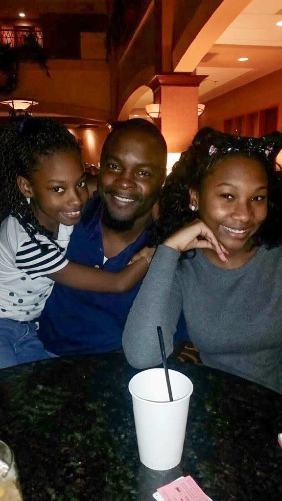 A young Teonja Tatum with her sister and stepfather.